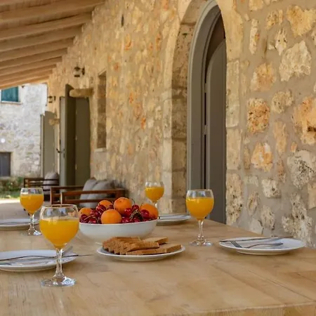 Avli - Tranquil Stonehouse In Lefkada *