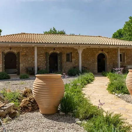 Avli - Tranquil Stonehouse In Lefkada بيت للعطل *
